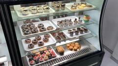 MOJZA Moments With Cakes