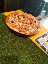 Hyan's Pizza And Cafe