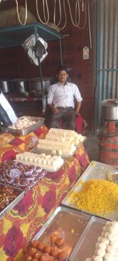 चवन्नी अठन्नी स्वीट्स