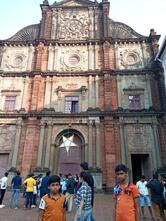 Somras Family Restaurant & Bar