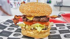 BURGEREAT HAMBÚRGUER E PARMEGIANA