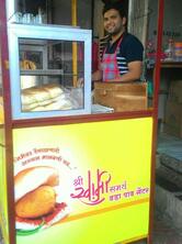 Shree Swami Samarth Nashta centre vadapav