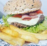 Lá Madre Hambúrgueria bar e lanchonete.