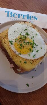 Berries Brunch e Bistro