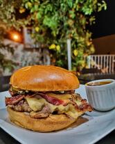 Opus - burger & smoked