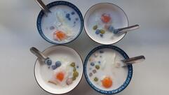 แม่ต้อย ข้าวเหนียวมะม่วง บัวลอยไข่หวาน
