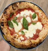 A Pizz è femmna Pizzeria