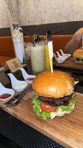 Burger Saloon