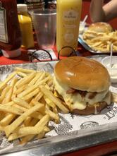 GIRONDA'S BURGERS CONTAINER