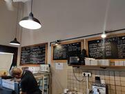 Mona’s Coffee Shop porvorim