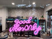 Cantina di mare, vini sfusi , imbottigliati, liquori e gin artigianali.