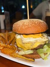 Clandestino Burguer & Bar