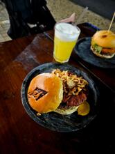 Instinto Burger & Steaks