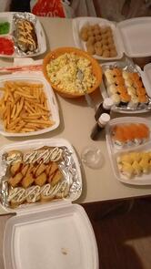 Кушай суши и пиццу