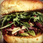 RED BEAR N’ BURGER ᙅᖾᥲຕρɩoᥒ ᑯᥱ ᖴɾᥲᥒᥴᥱ ᑯᥙ ᑲᥙɾɠᥱɾ