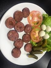 Koma Bem bar canto da pedra