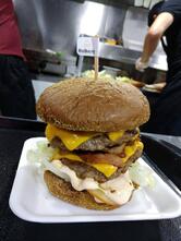 Truck Burger Hamburgeria Artesanal Praça Brasil cohab 2