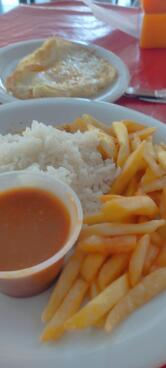 Assados e Cia Rotisseria, Frango assado, Carnes assadas, guarnições e bebidas.