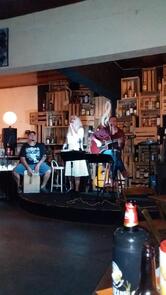 Dona Pinguetta Clube do Vinil Bar