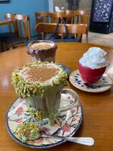 Mais um copo de café