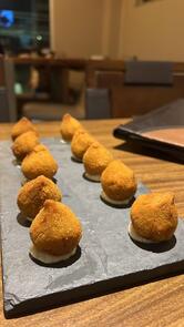 Meet Restaurant & Lounge