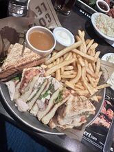 Restaurant et bar St-Hubert