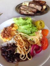 Restaurante e buffet Quero-Quero aberto de segunda a domingo.