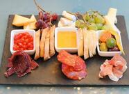 Cagney's Steakhouse & Winebar