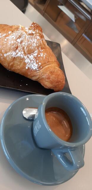 BAM132 Bar-Appetizers-Meeting