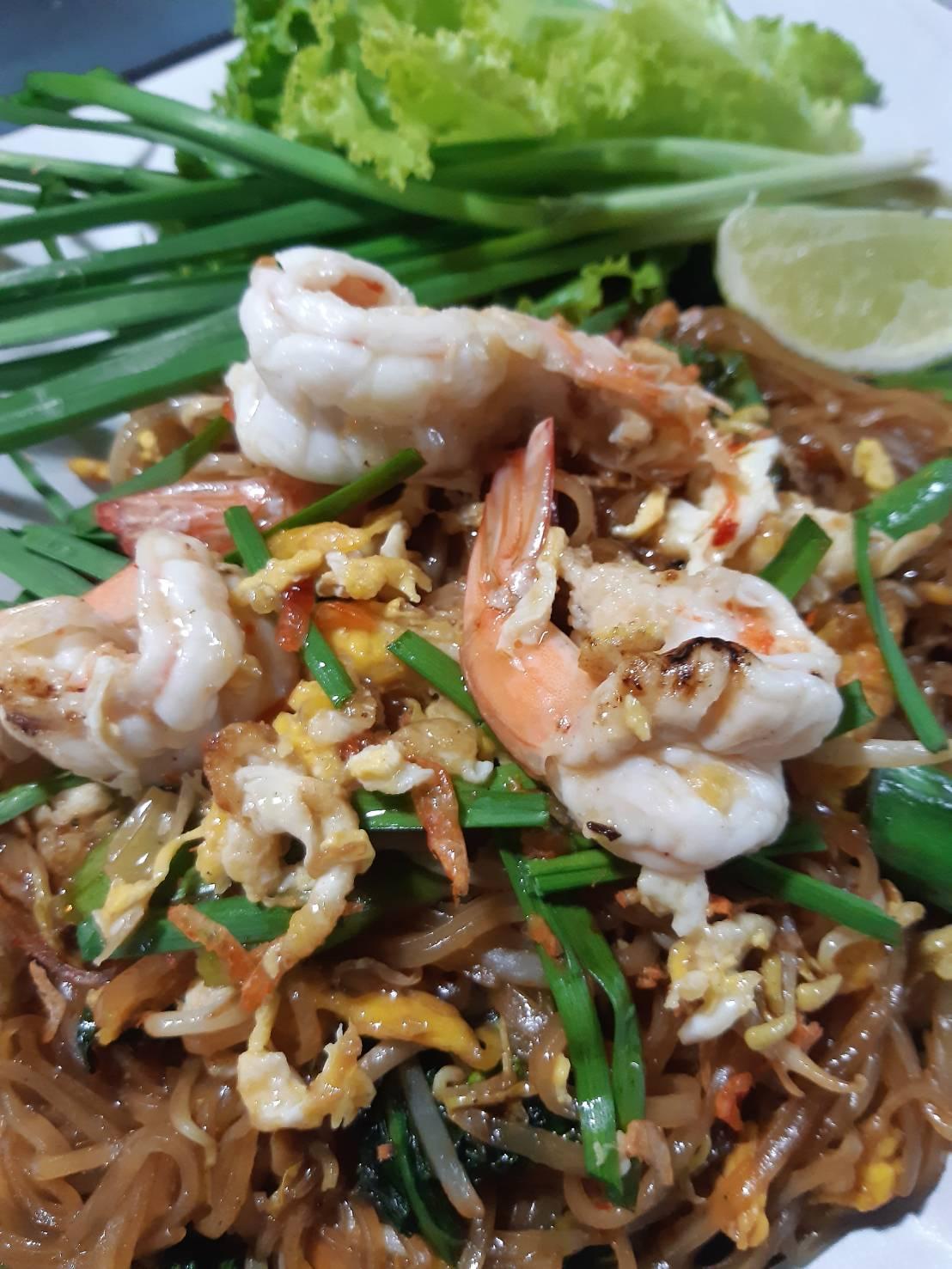 ผัดไทยรถดั้มแม่สายพิณ