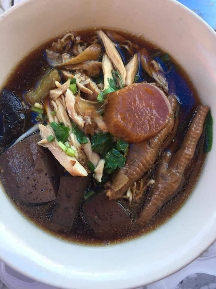ร้านก๋วยเตี๋ยว​ไก่มะระเจ้เบญ