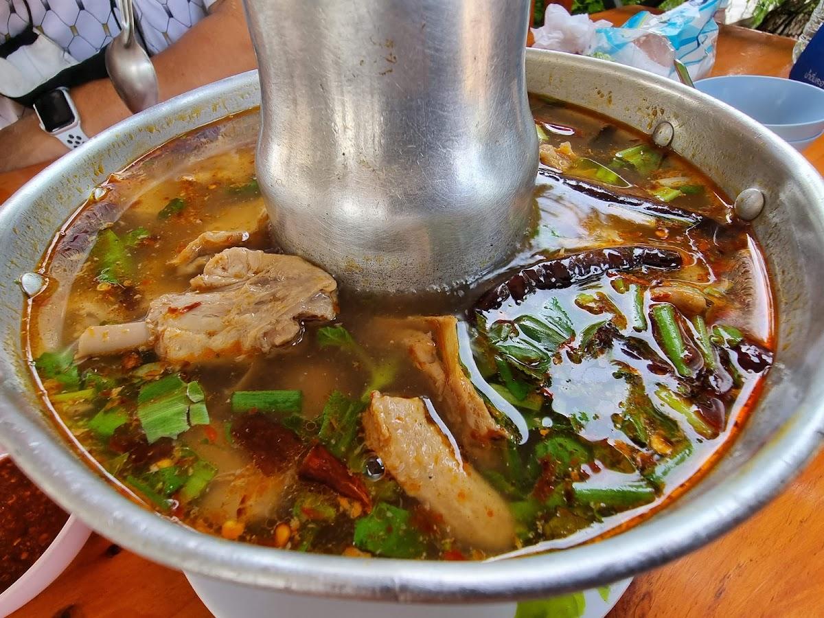 ร้านอาหารเป็ดย่างคูเมือง