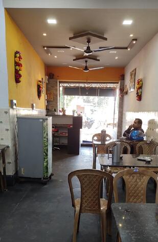 Apat Family Restaurant