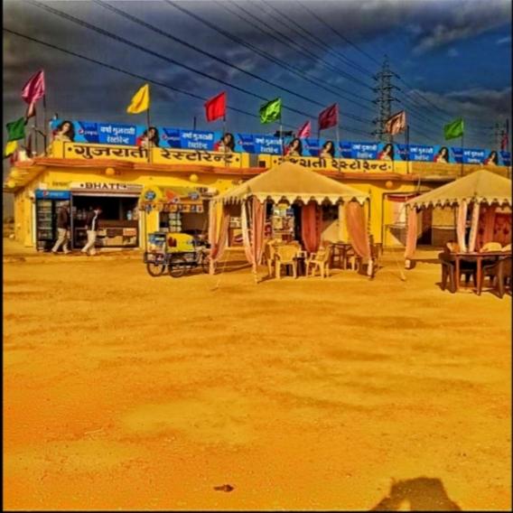 वर्षा गुजराती रेस्टोरेंट वर्षा गुजराती रेस्टोरेंट