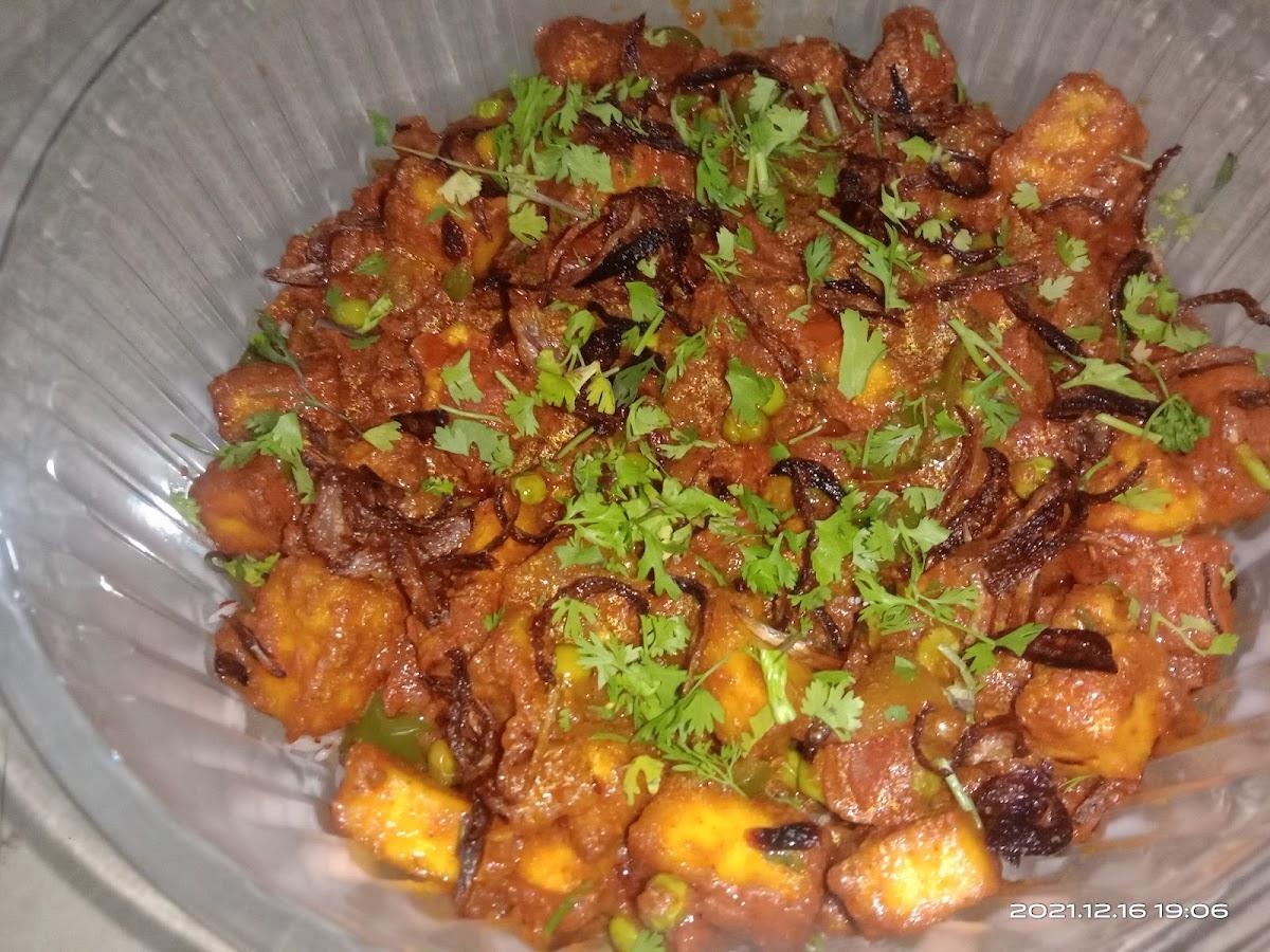 Durga's Kitchen, sangammer