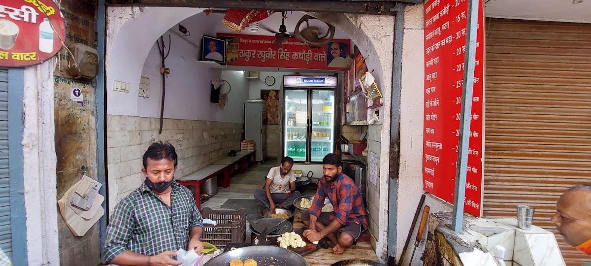 Thakur Raghuveer Singh Kachori Vaale