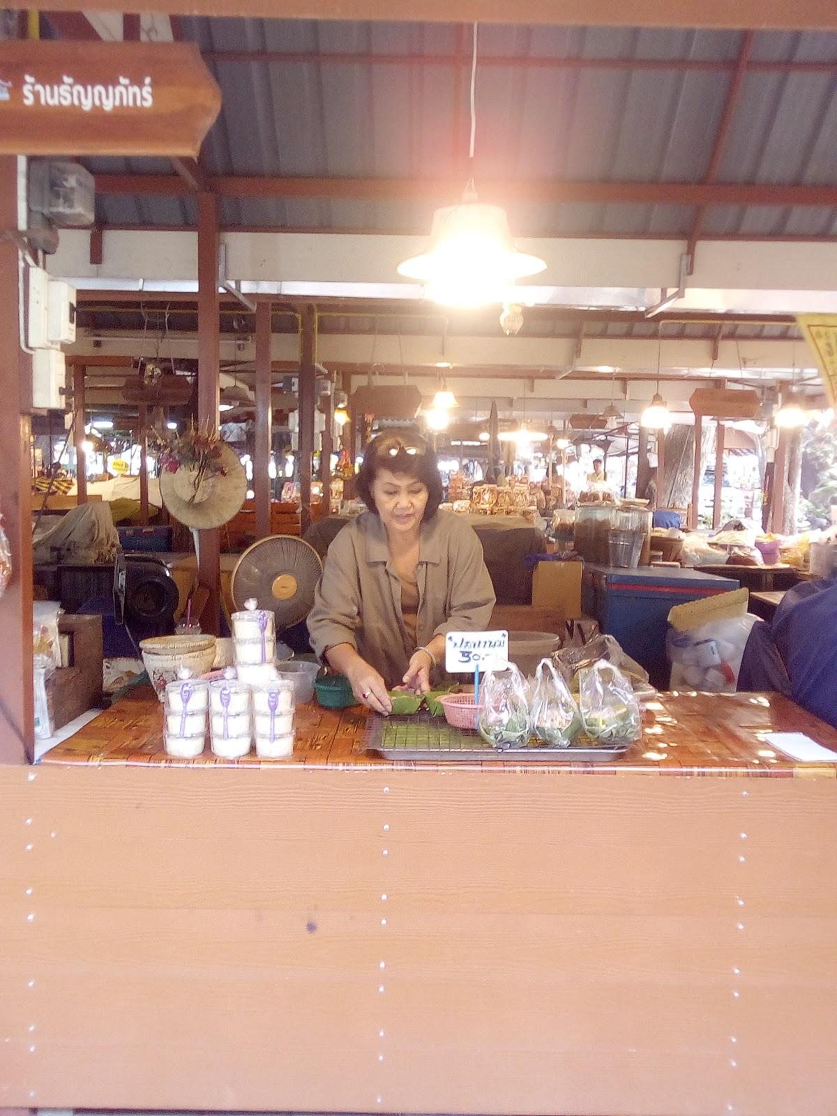 ธัญญภัทร์ ขนมโบราณ ตลาดต้องชมสิงห์บุรี