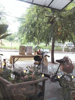 Berries Cafe & Bar