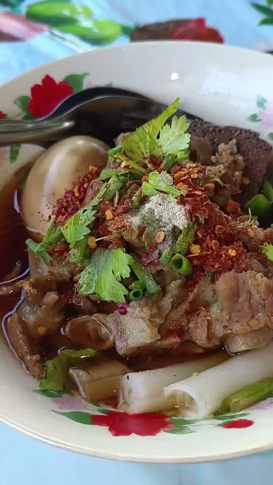 ร้านขนมจีน&ก๋ยวจั๊บ ต้นมังคุด