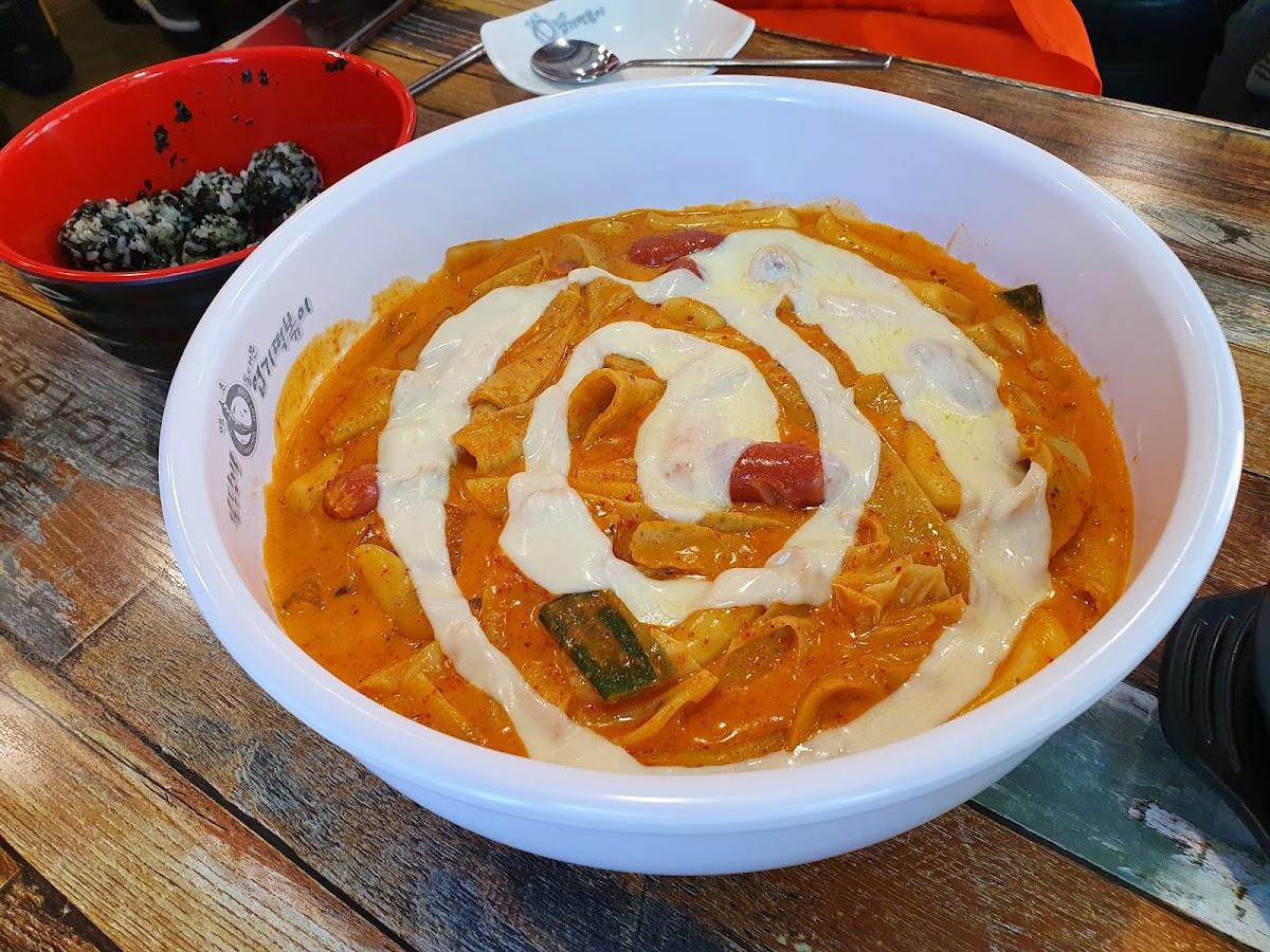 불닭발동대문엽기떡볶이양재우면점