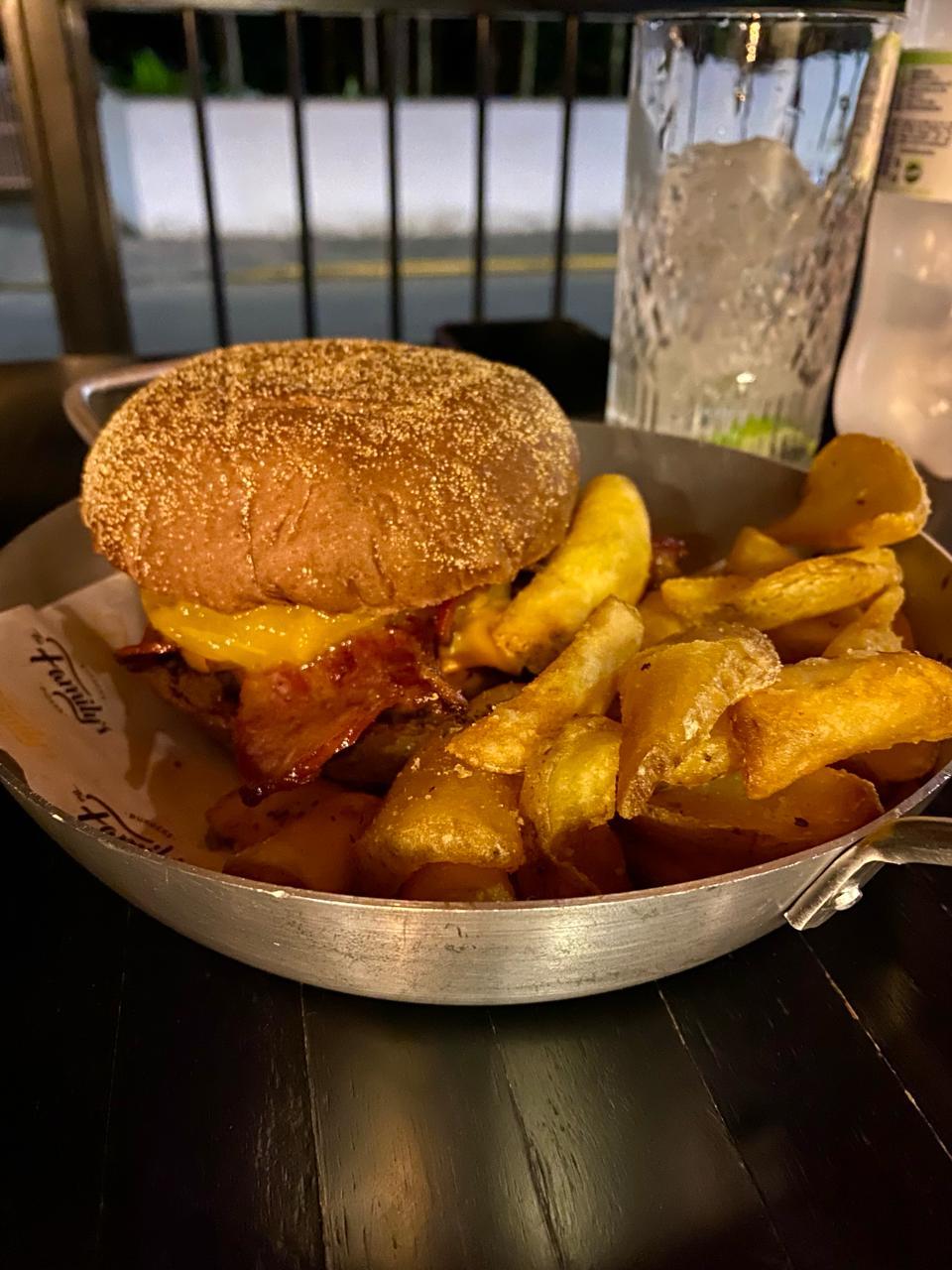 The family's Burgers TIMBÓ