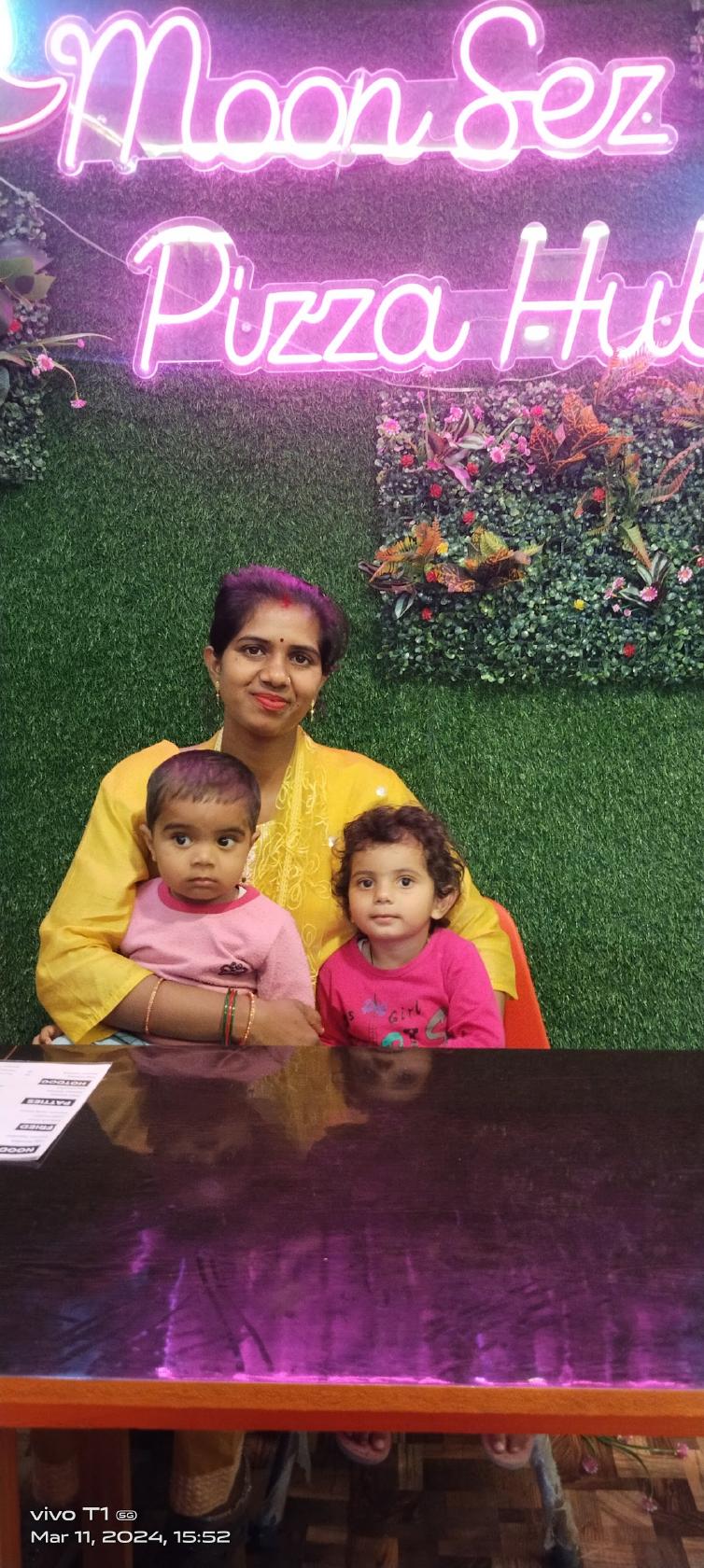 MOON SEZ PIZZA HUB