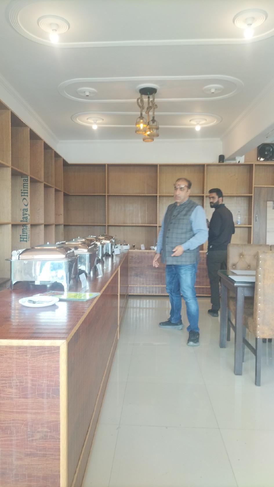 Vegetarian Lounge, Royal's Heritage Gulmarg Road