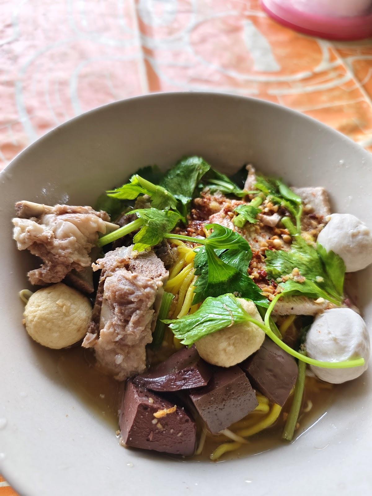 ร้านข้าวครัวริมเขา