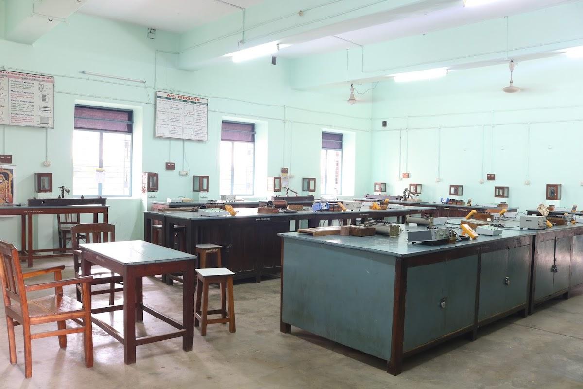 Sir C R Reddy (A) college canteen
