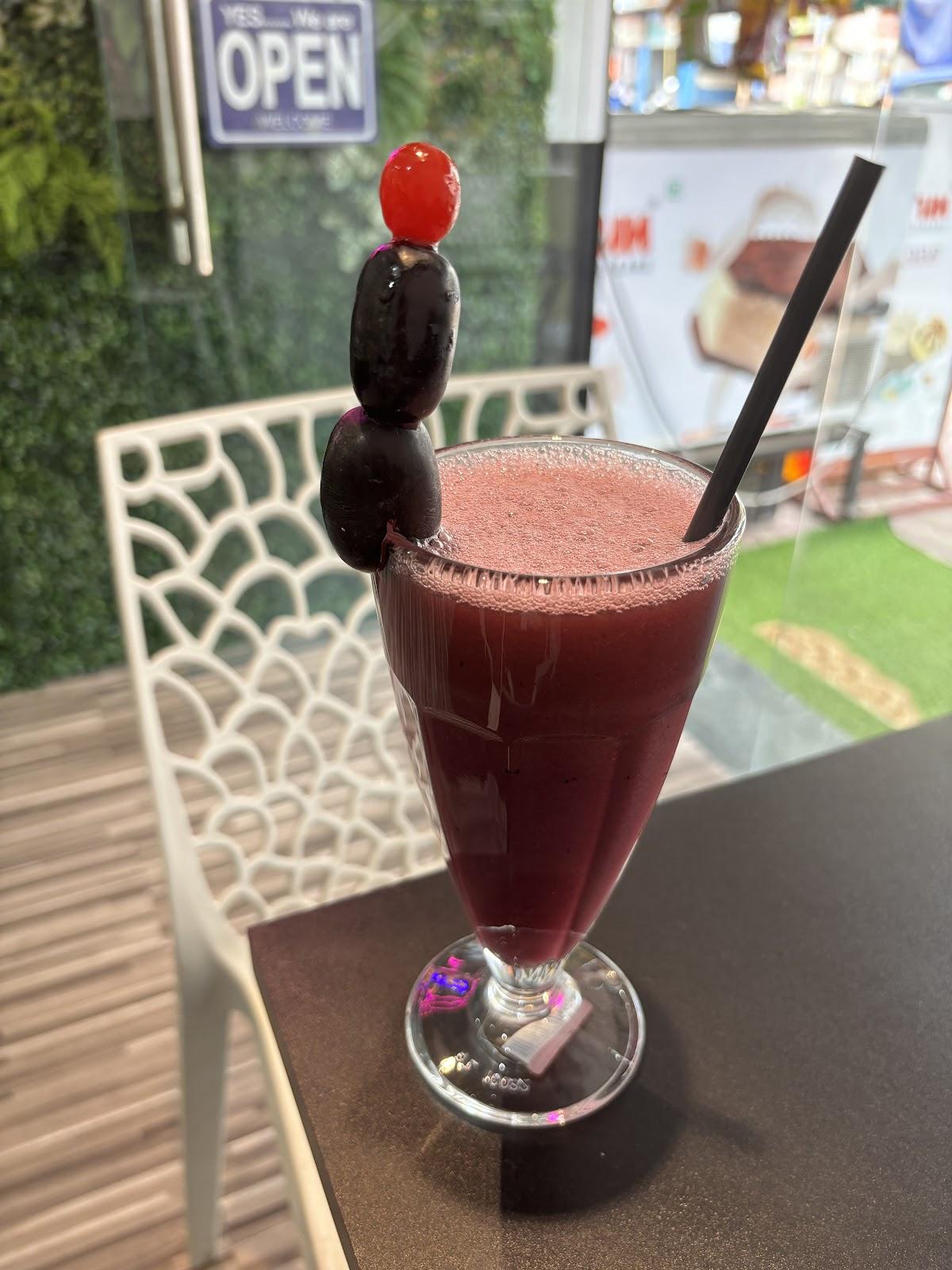 THE JUICE BAR & CAFE 2