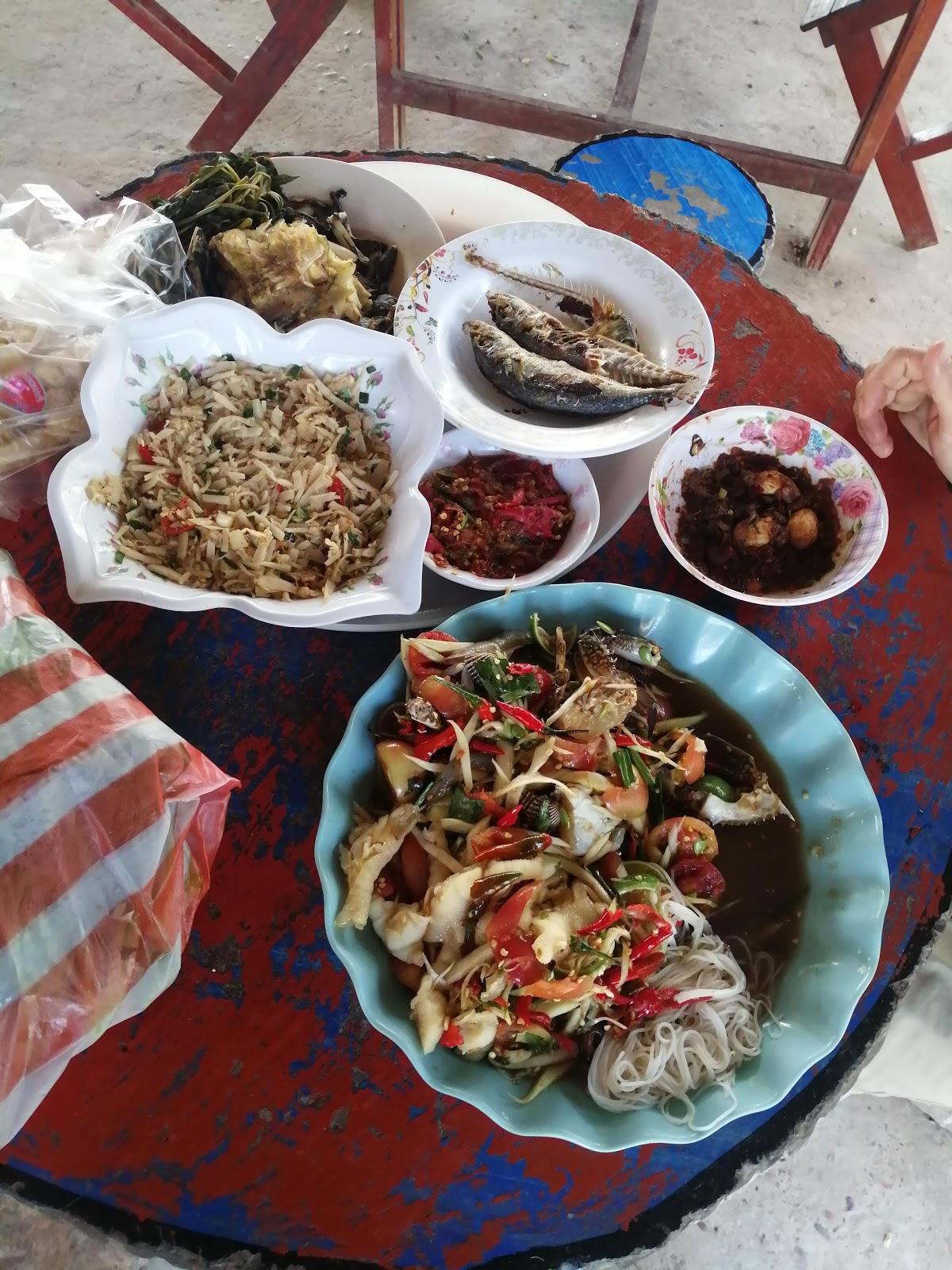 ร้านส้มตำยายจ๋า สว่างแดนดิน จ.สกลนคร