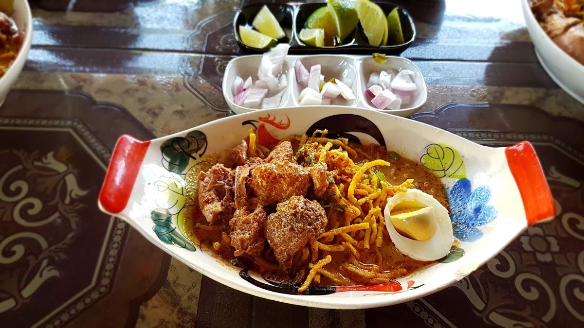 เฮือนข้าวซอย บ้านก๋ง (อาหารเมือง)