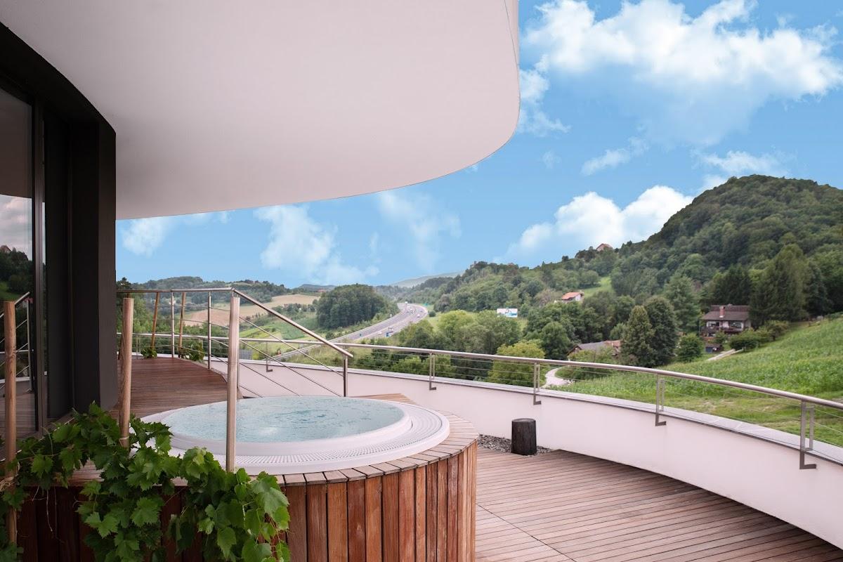 Mond, Resort & Entertainment