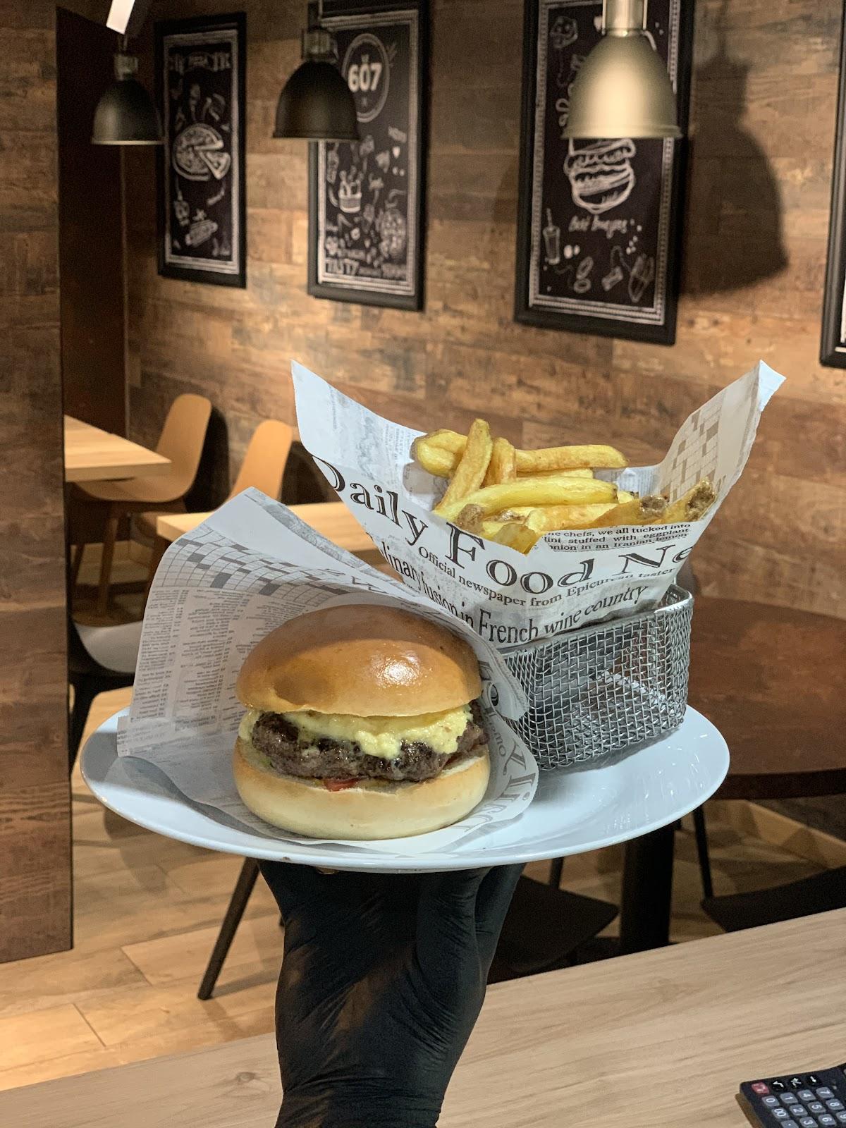 Le 607 Petit Couronne